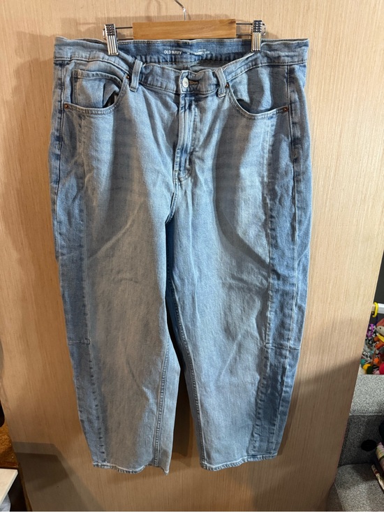 Old Navy Denim - Women’s Old Navy High Rise Light Wash Barrel Leg Jeans Size 16